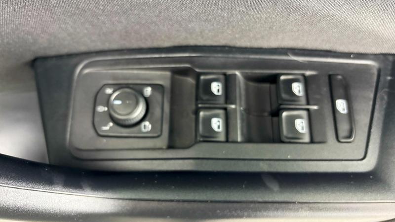 Used Volkswagen T-Roc 2023 for sale - 77326860: Photo 19