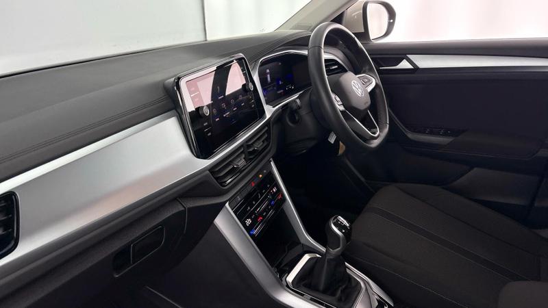 Used Volkswagen T-Roc 2023 for sale - 77326860: Photo 2