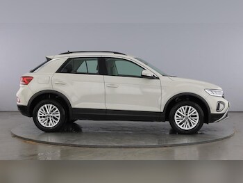 Used Volkswagen T-Roc 2023 for sale - 77326860: Photo