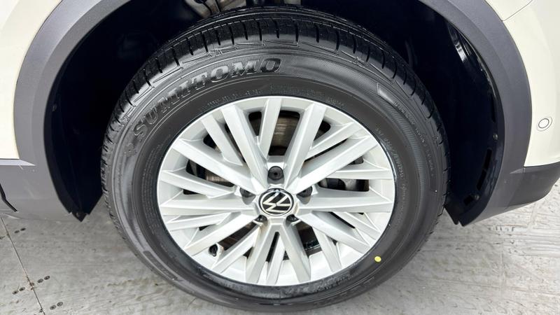 Used Volkswagen T-Roc 2023 for sale - 77326860: Photo 5