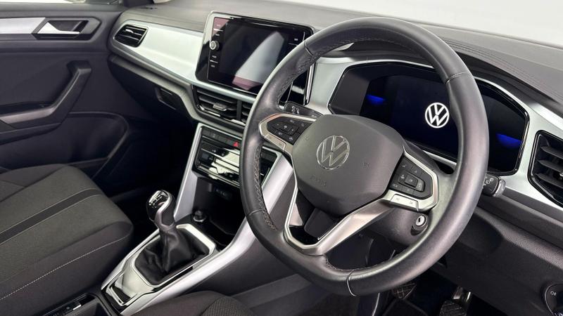 Used Volkswagen T-Roc 2023 for sale - 77326860: Photo 6