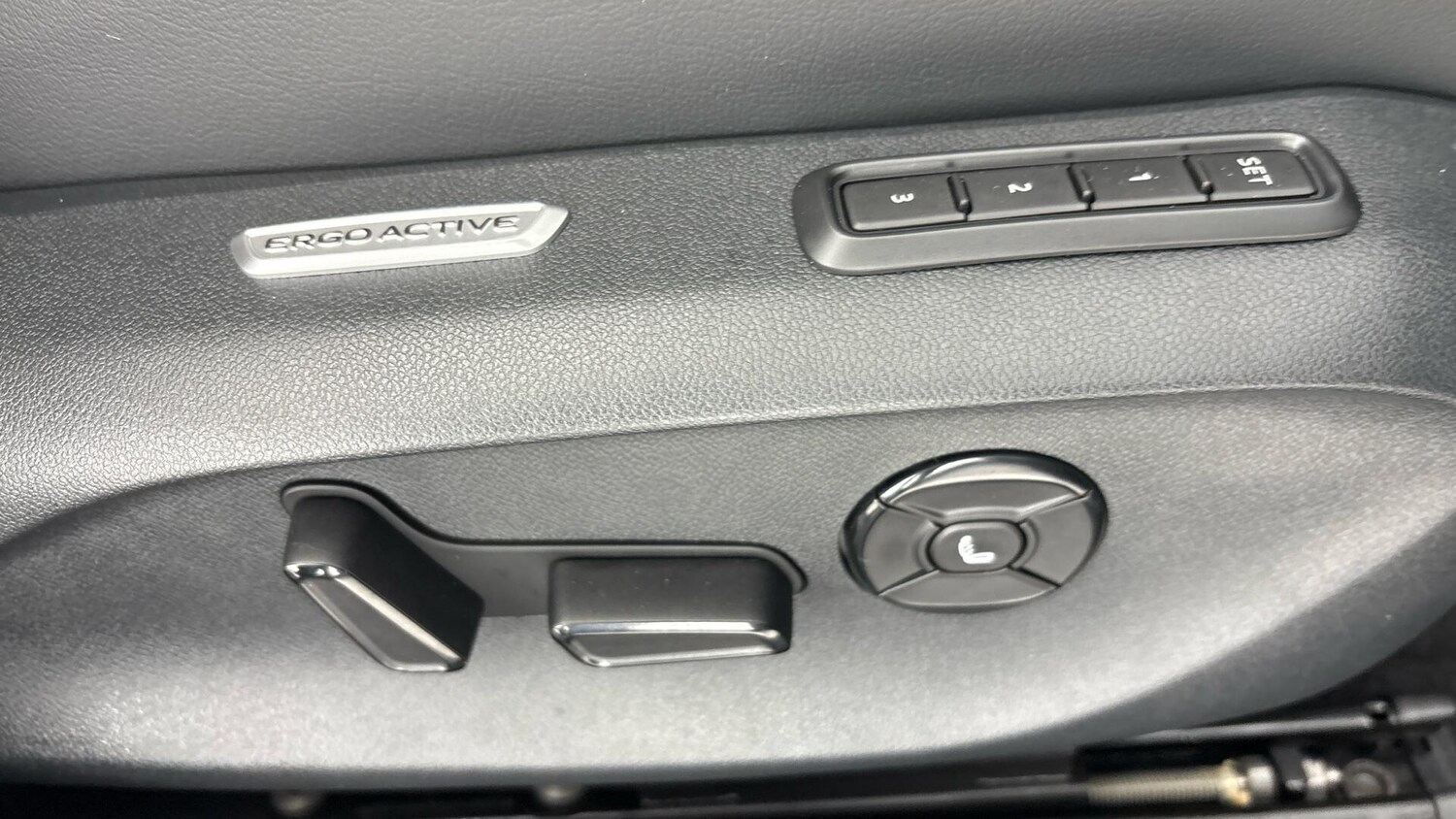 Used Volkswagen Passat for sale - 78150068: Photo 24