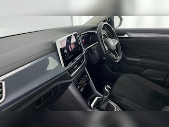 Used Volkswagen T-Roc 2022 for sale - 76394207: Photo