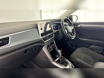 Used Volkswagen T-Roc 2023 for sale - 79732335: Photo