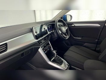 Used Volkswagen T-Roc 2024 for sale - 75717866: Photo