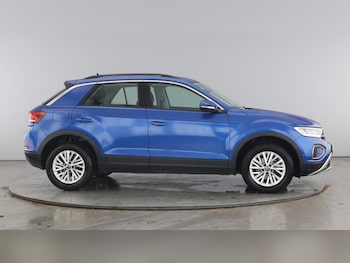 Used Volkswagen T-Roc 2024 for sale - 75717866: Photo