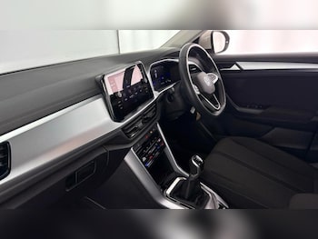 Used Volkswagen T-Roc 2023 for sale - 77036741: Photo