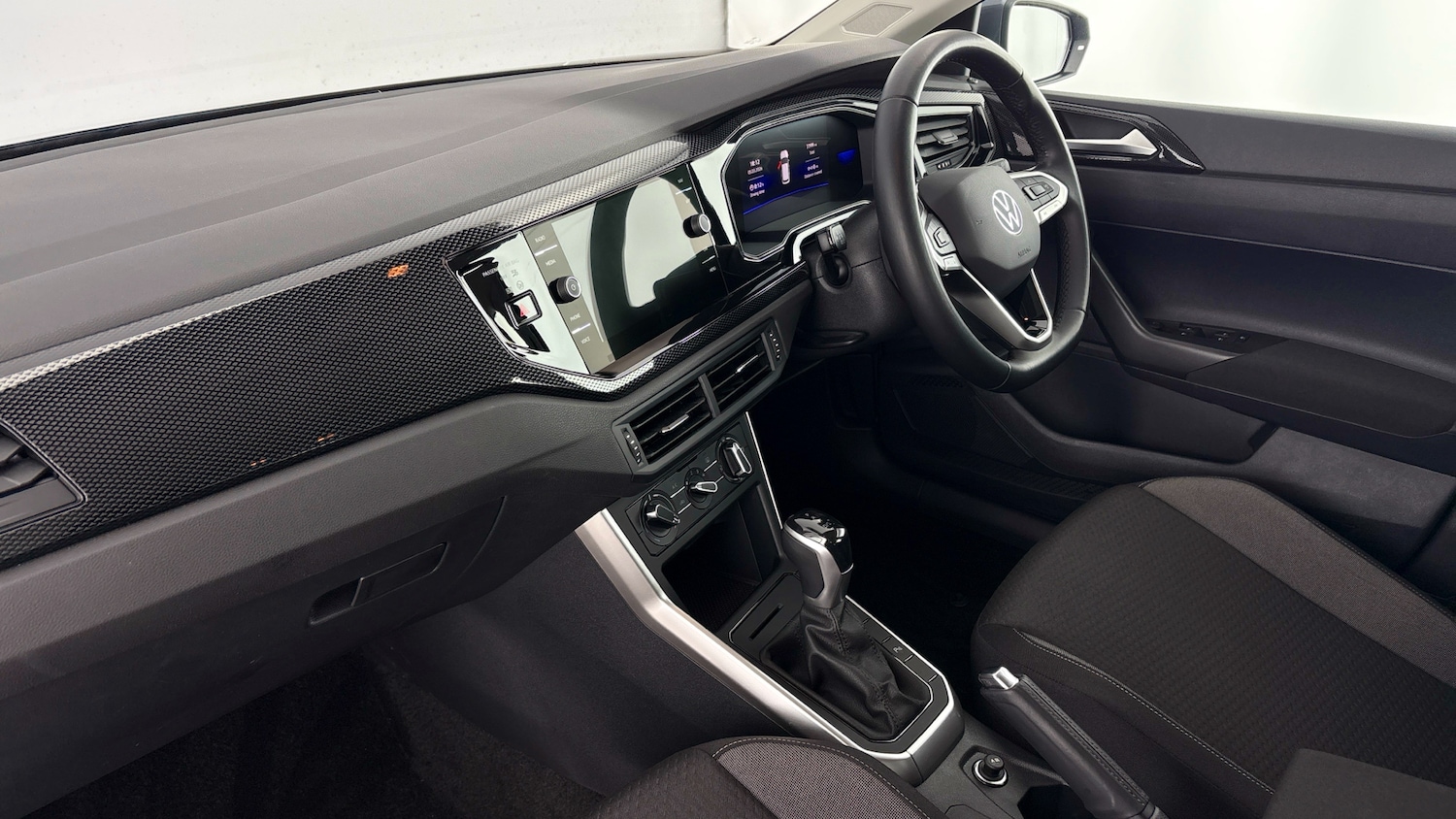 Used Volkswagen Polo 2024 for sale - 77639413: Photo 2