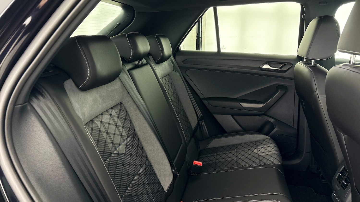 Used Volkswagen T-Roc 2025 for sale - 77639428: Photo 28