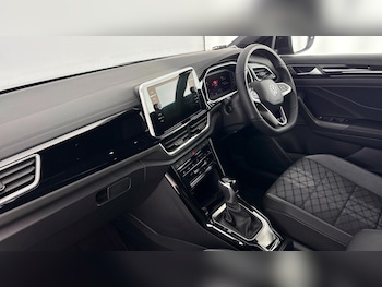 Used Volkswagen T-Roc 2025 for sale - 77639428: Photo