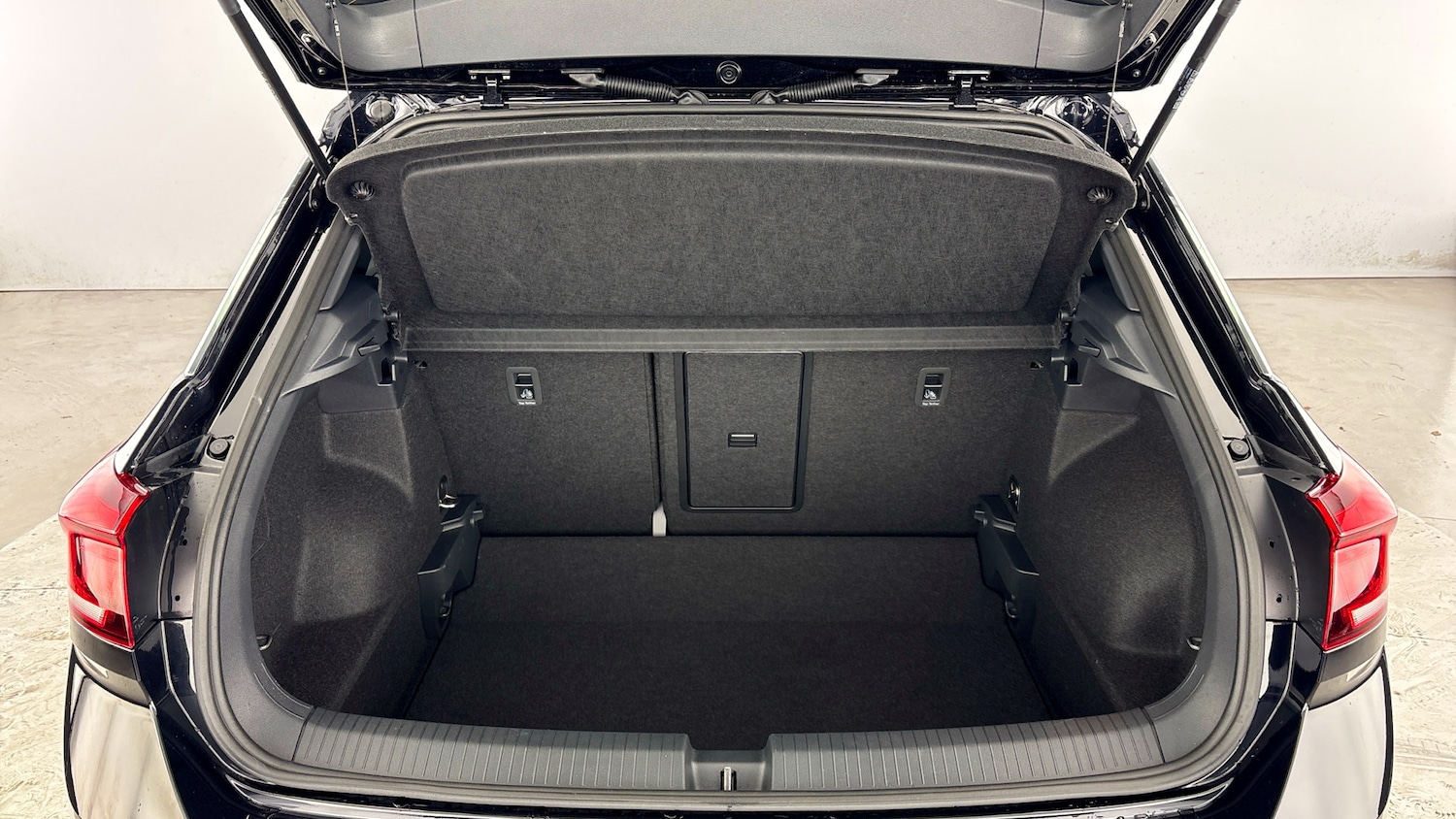 Used Volkswagen T-Roc 2025 for sale - 77639428: Photo 30