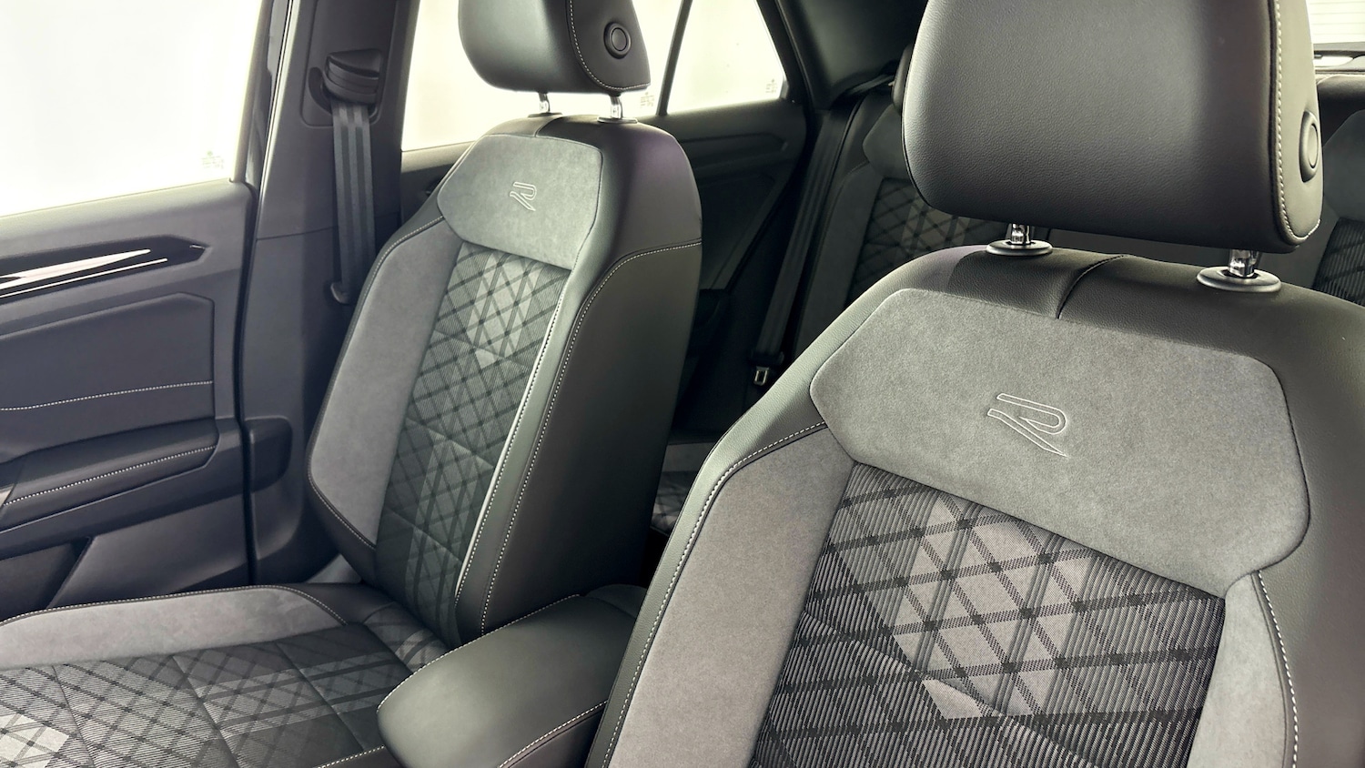 Used Volkswagen T-Roc 2025 for sale - 77639428: Photo 33