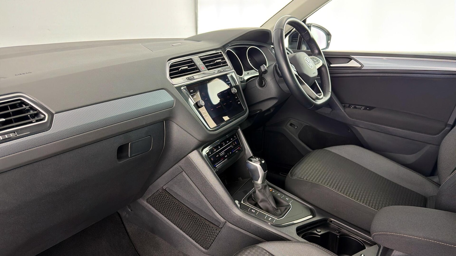 Used Volkswagen Tiguan 2022 for sale - 77602162: Photo 2