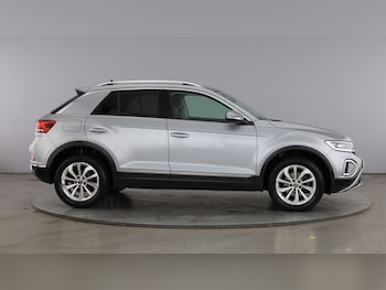 Used Volkswagen T-Roc 2024 for sale - 78656712: Photo