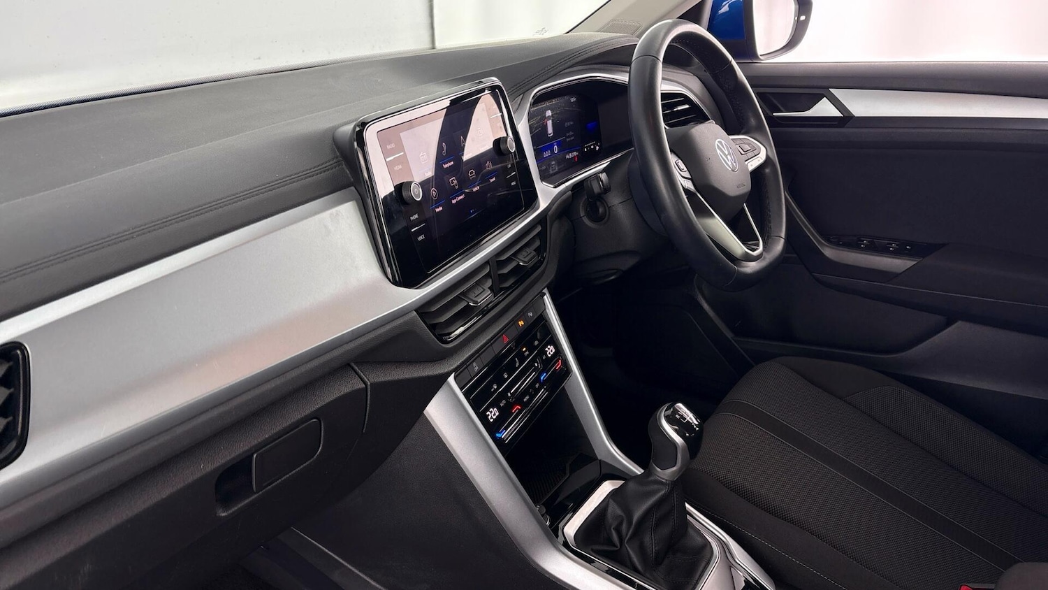 Used Volkswagen T-Roc 2022 for sale - 77619160: Photo 2