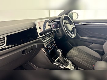 Used Volkswagen T-Roc 2022 for sale - 78817548: Photo