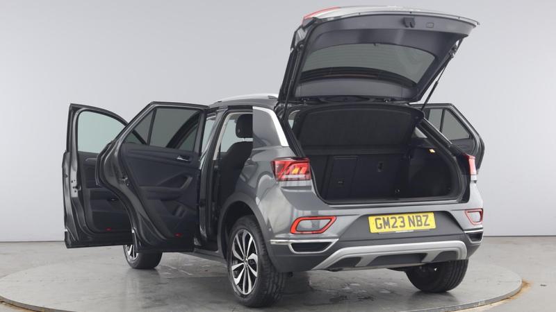 Used Volkswagen T-Roc 2023 for sale - 75985252: Photo 11