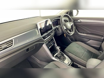 Used Volkswagen T-Roc 2023 for sale - 75985252: Photo 2