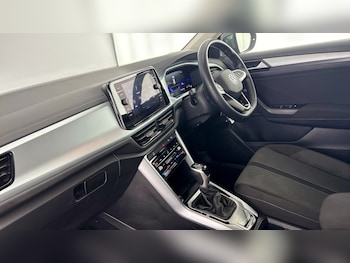 Used Volkswagen T-Roc 2023 for sale - 78028098: Photo