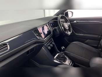 Used Volkswagen T-Roc 2018 for sale - 76026299: Photo 3