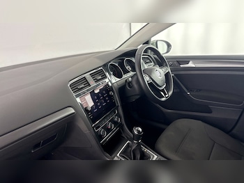 Used Volkswagen Golf 2019 for sale - 78584632: Photo