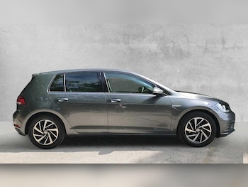 Used Volkswagen Golf 2019 for sale - 78446108: Photo
