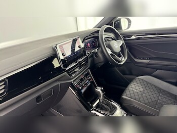 Used Volkswagen T-Roc 2024 for sale - 78028075: Photo