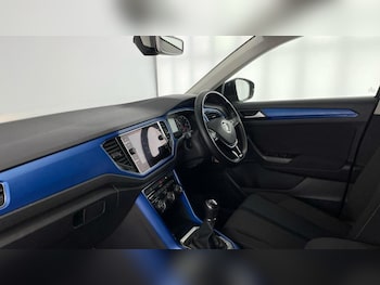 Used Volkswagen T-Roc 2020 for sale - 76209456: Photo