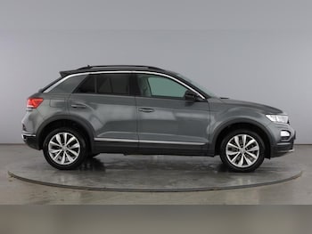Used Volkswagen T-Roc 2020 for sale - 76209456: Photo