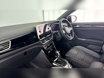 Used Volkswagen T-Roc 2024 for sale - 78832862: Photo