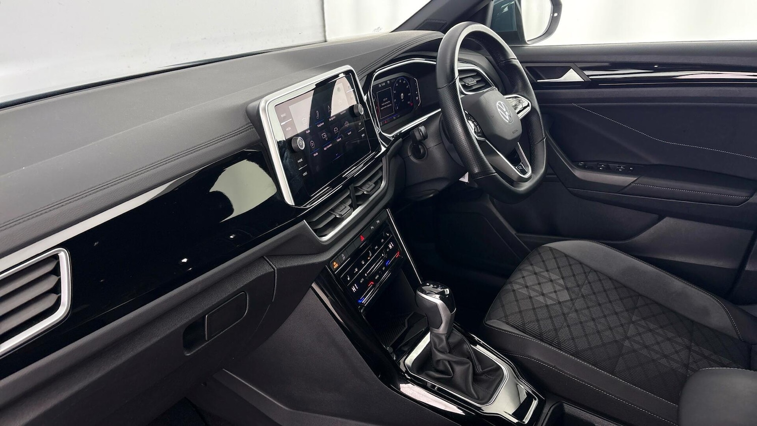 Used Volkswagen T-Roc 2022 for sale - 77504824: Photo 2