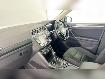 Used Volkswagen Tiguan 2017 for sale - 77602210: Photo