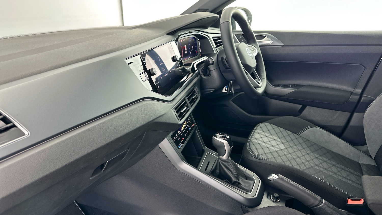 Used Volkswagen Taigo 2024 for sale - 77504778: Photo 2