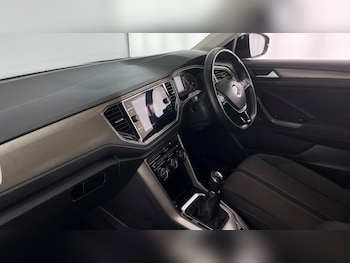 Used Volkswagen T-Roc 2020 for sale - 75792022: Photo