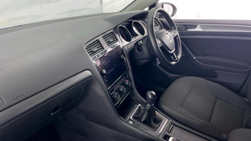 Used Volkswagen Golf 2018 for sale - 77152047: Photo 2