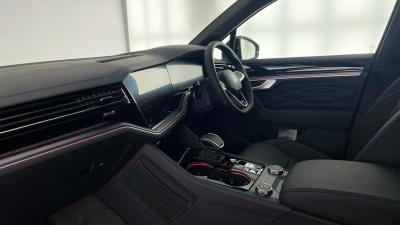 Used Volkswagen Touareg 2025 for sale - 76722898: Photo 2