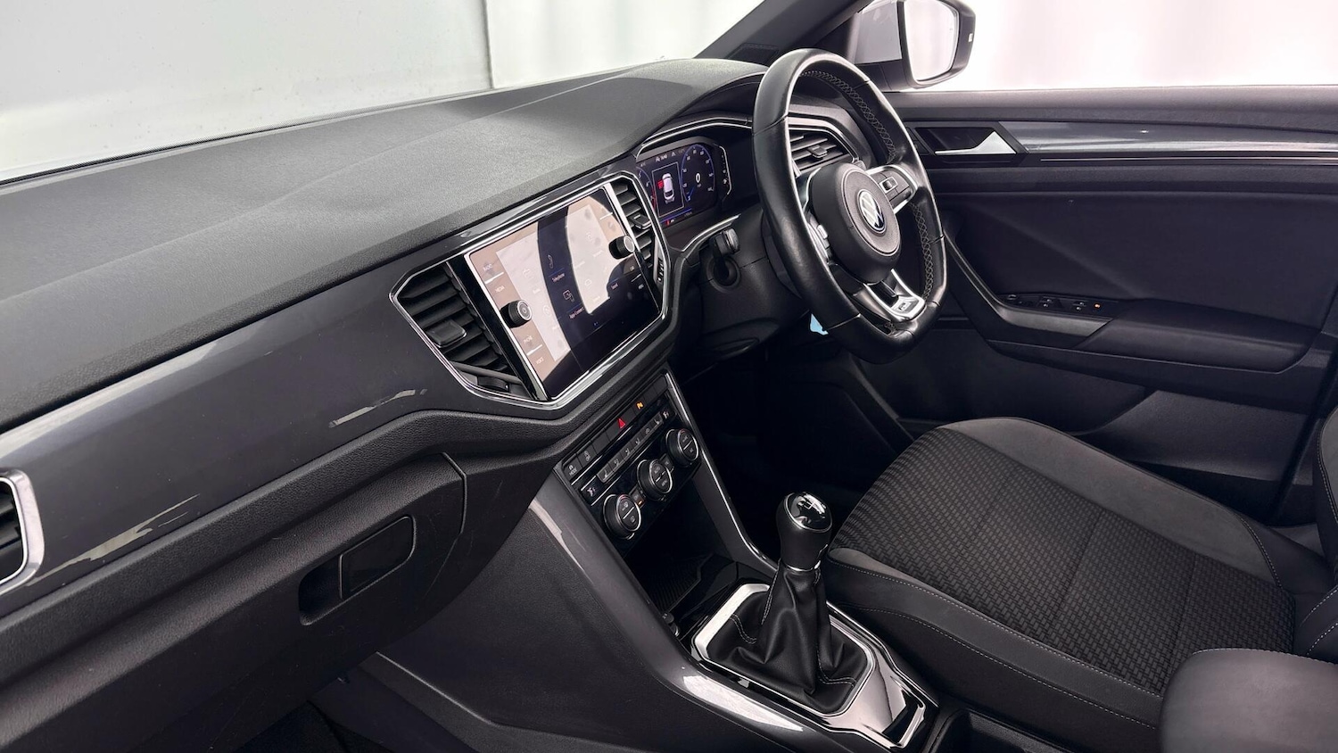 Used Volkswagen T-Roc 2020 for sale - 77504740: Photo 2