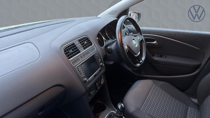 Used Volkswagen Polo 2017 for sale - 76508282: Photo 2