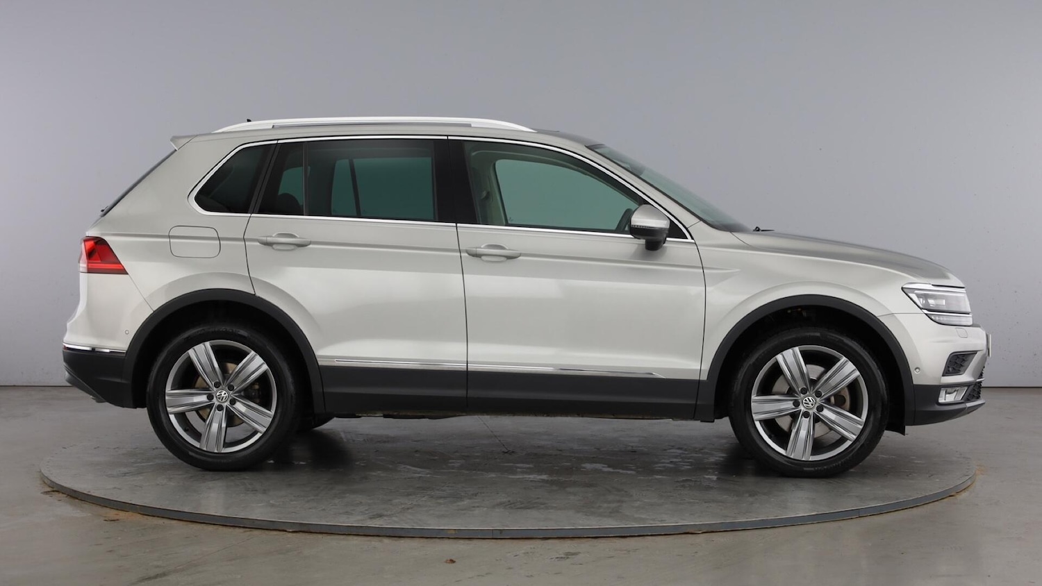 Used Volkswagen Tiguan 2017 for sale - 77504811: Photo 4