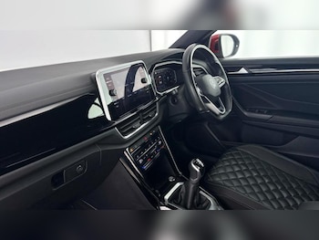 Used Volkswagen T-Roc 2022 for sale - 77036739: Photo