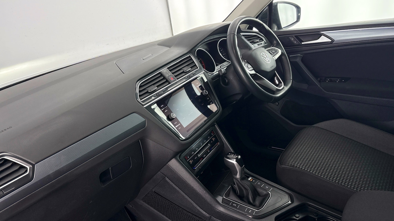 Used Volkswagen Tiguan 2022 for sale - 77903415: Photo 2