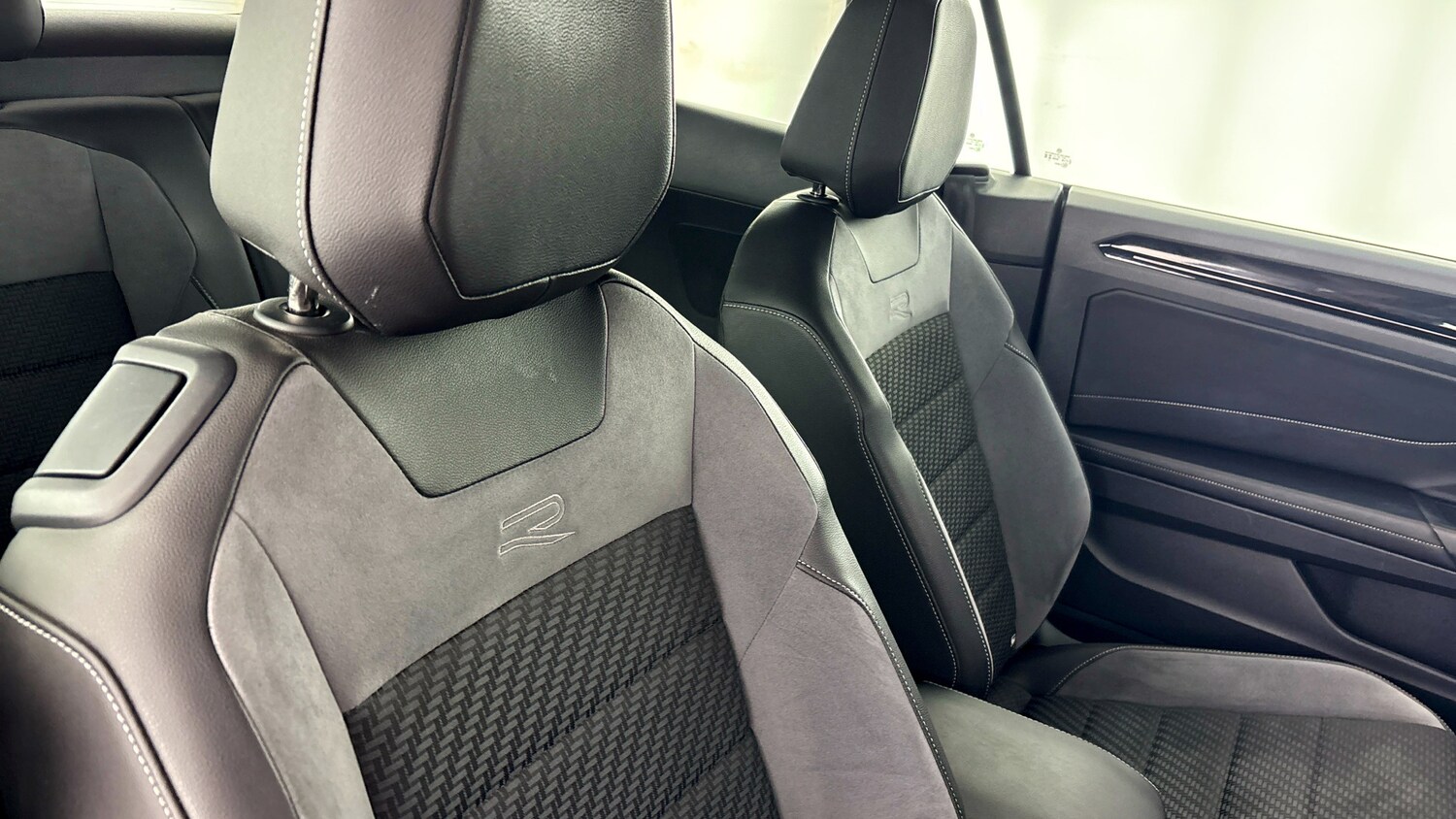 Used Volkswagen T-Roc 2023 for sale - 77639427: Photo 21