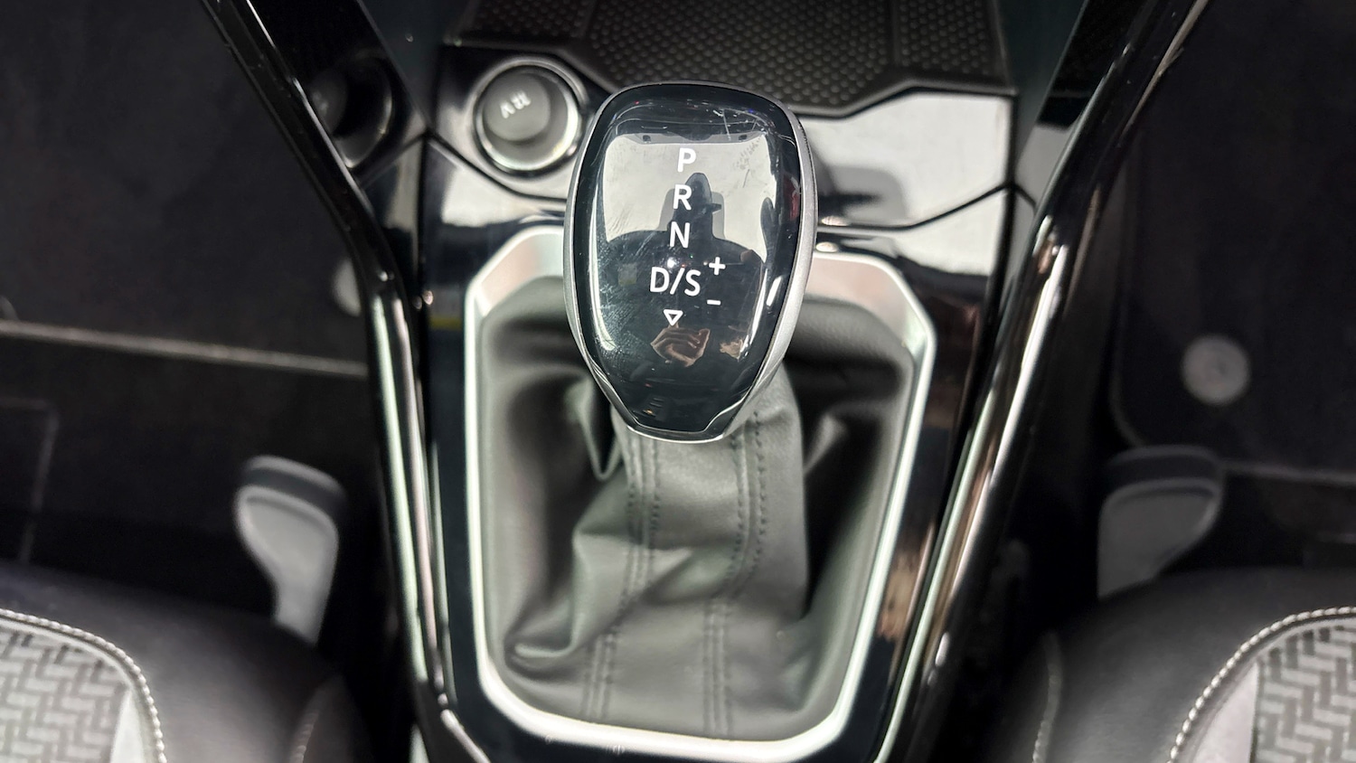 Used Volkswagen T-Roc 2023 for sale - 77639427: Photo 22