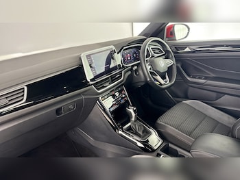 Used Volkswagen T-Roc 2023 for sale - 77639427: Photo