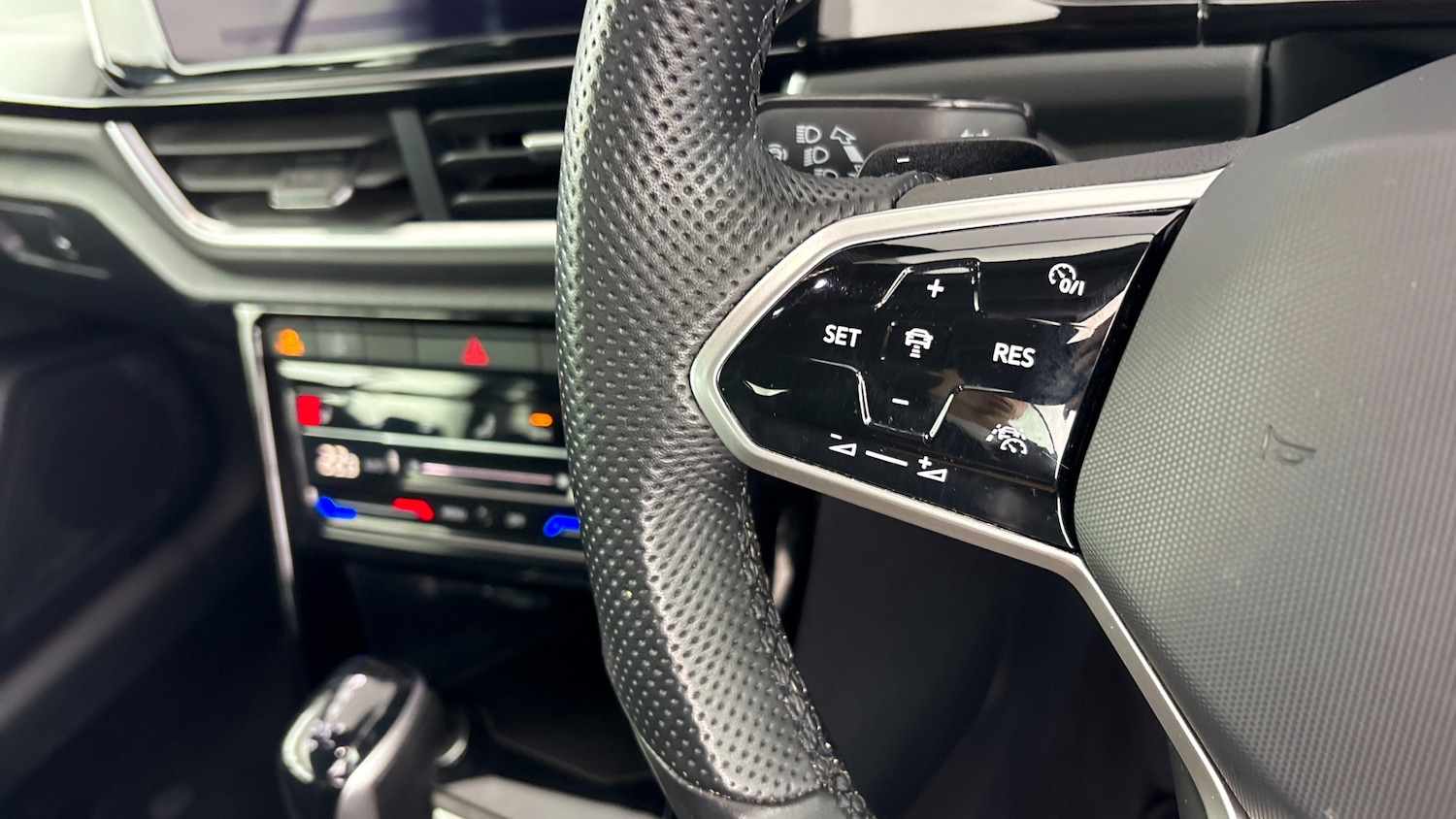 Used Volkswagen T-Roc 2023 for sale - 77639427: Photo 30