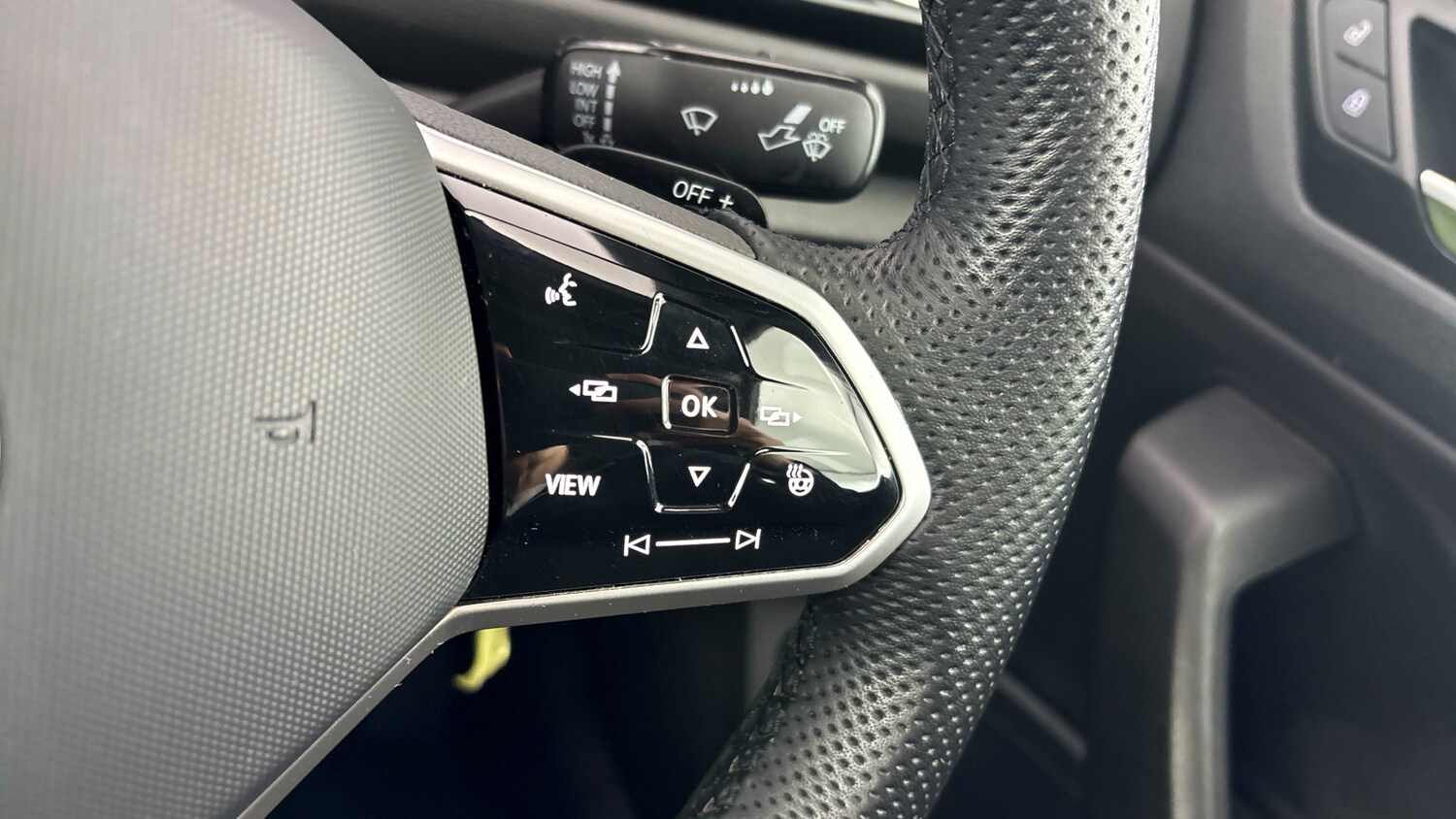 Used Volkswagen T-Roc 2023 for sale - 77639427: Photo 31