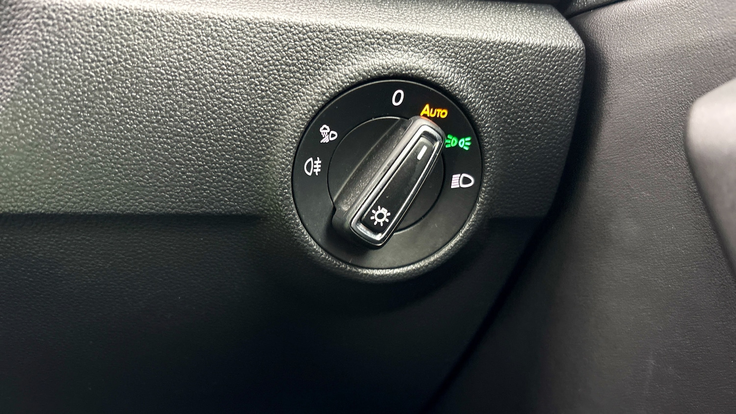 Used Volkswagen T-Roc 2023 for sale - 77639427: Photo 32