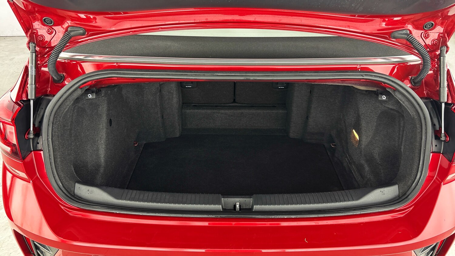 Used Volkswagen T-Roc 2023 for sale - 77639427: Photo 35