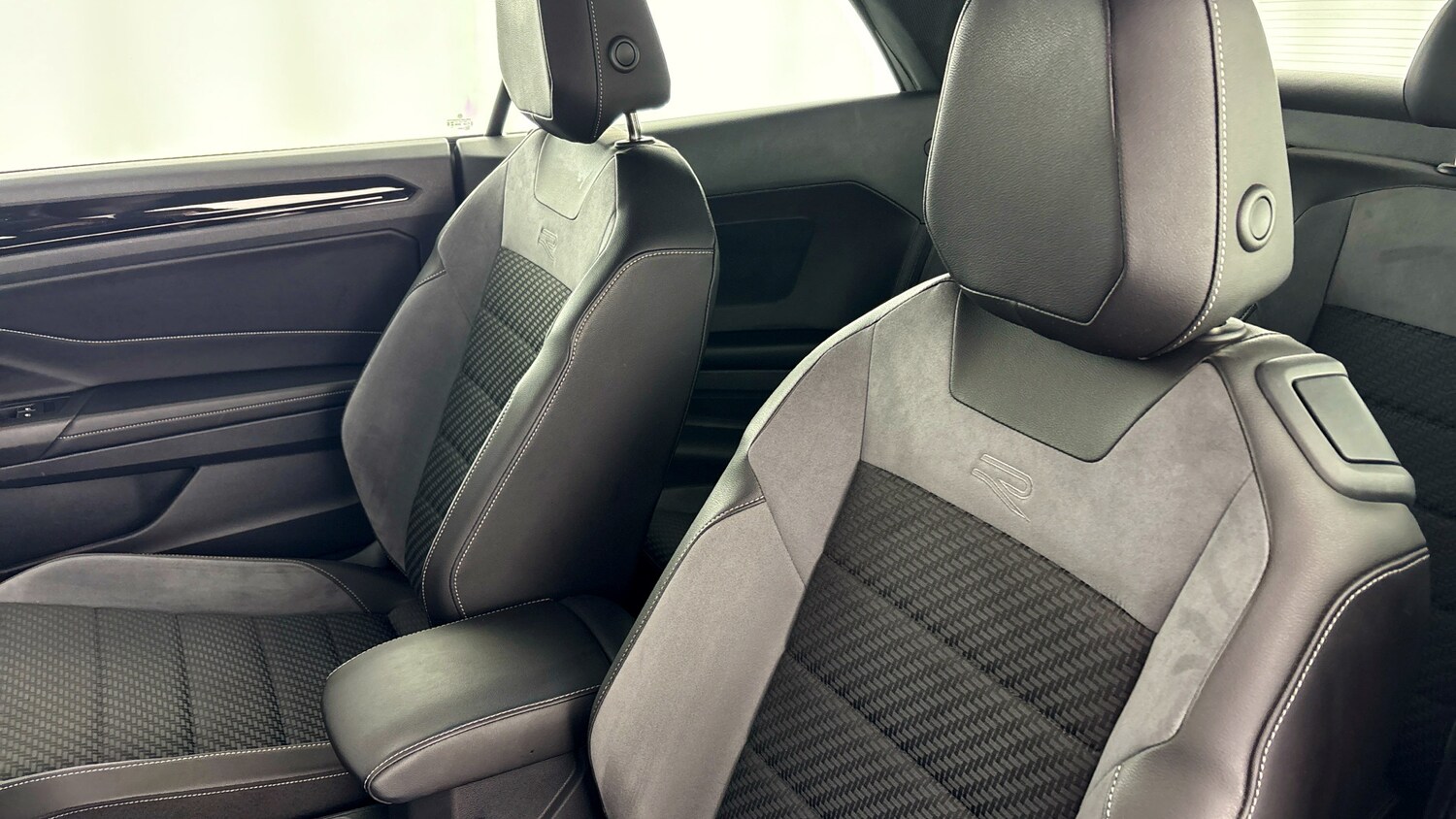 Used Volkswagen T-Roc 2023 for sale - 77639427: Photo 39