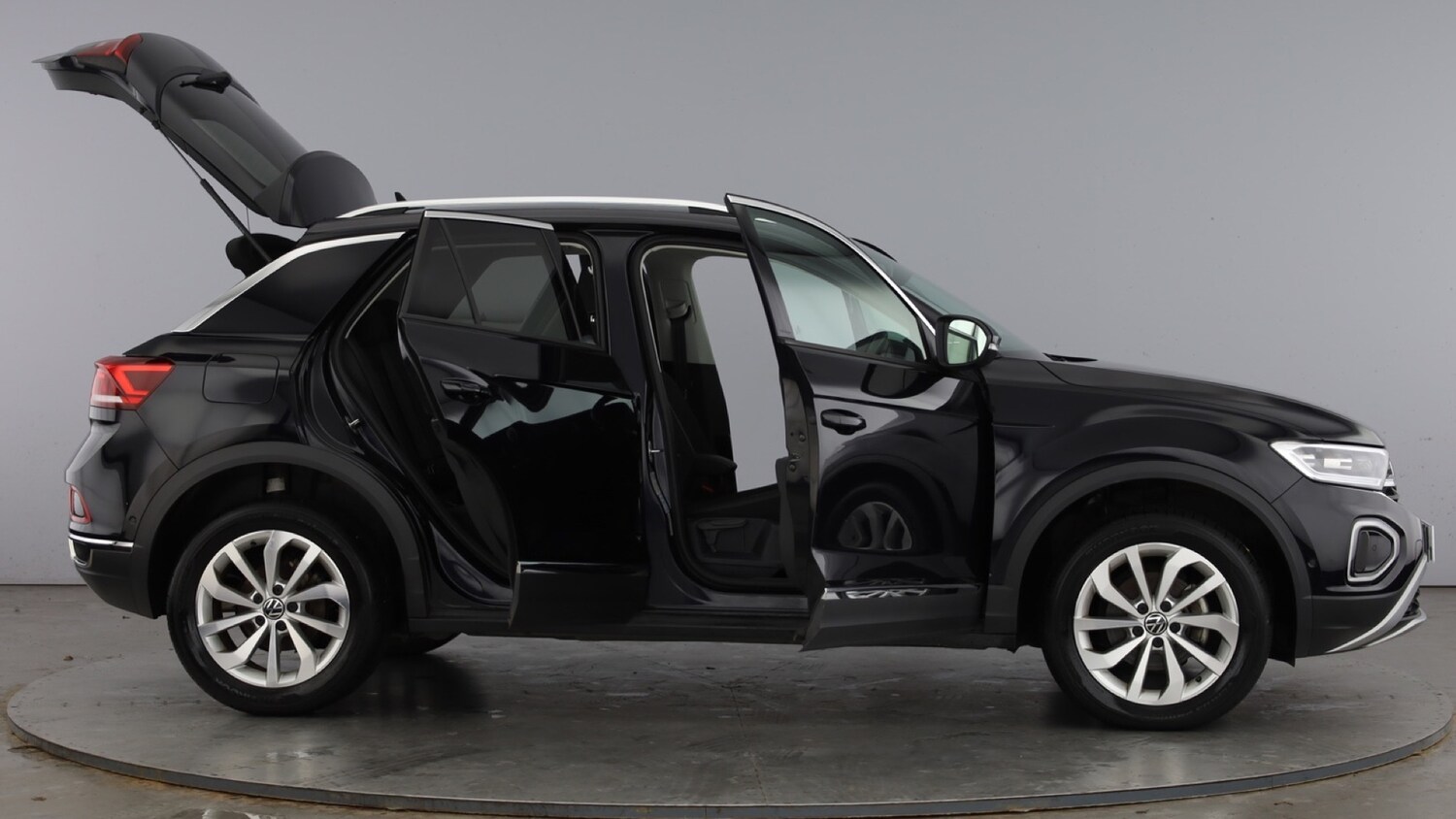 Used Volkswagen T-Roc 2024 for sale - 77602549: Photo 11